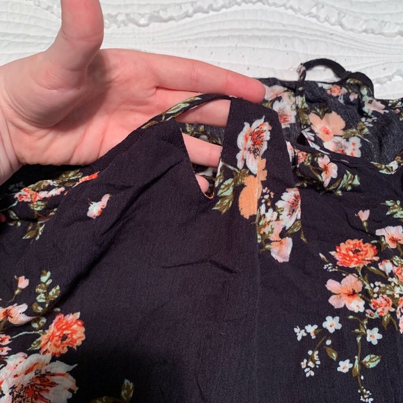 Floral Off Shoulder Blouse - Size Large (bin2) - Picture 4 of 5